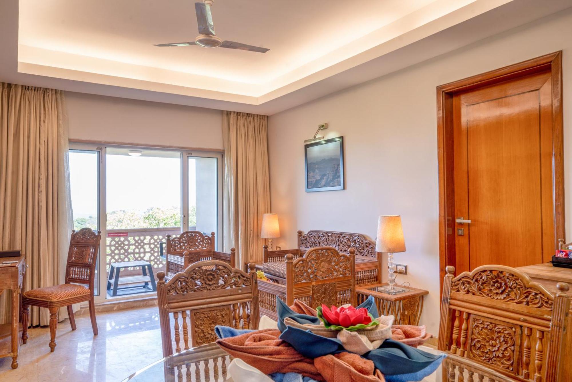 Evershine Resort & Spa Mahābaleshwar Exteriör bild