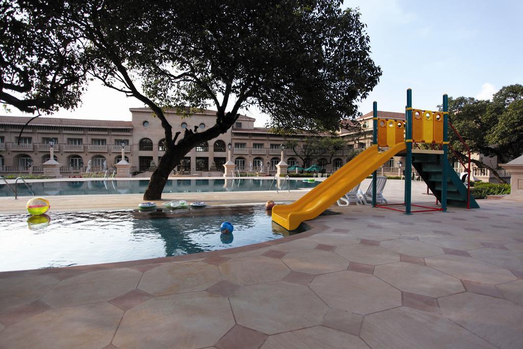 Evershine Resort & Spa Mahābaleshwar Exteriör bild