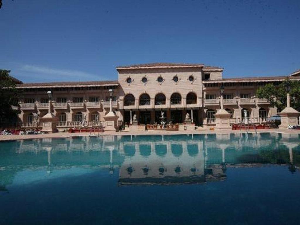 Evershine Resort & Spa Mahābaleshwar Exteriör bild