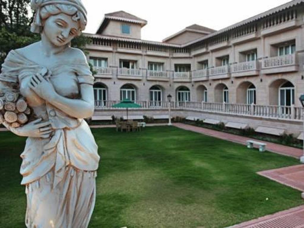 Evershine Resort & Spa Mahābaleshwar Exteriör bild