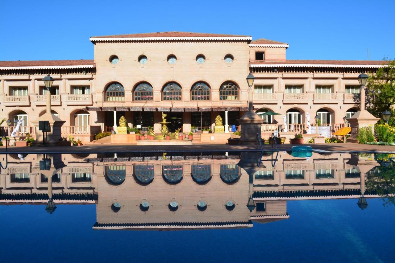 Evershine Resort & Spa Mahābaleshwar Exteriör bild