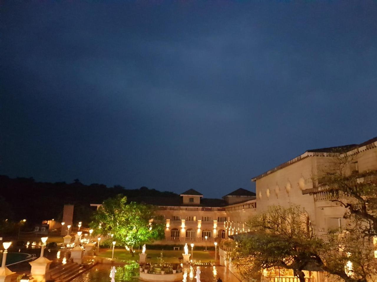 Evershine Resort & Spa Mahābaleshwar Exteriör bild